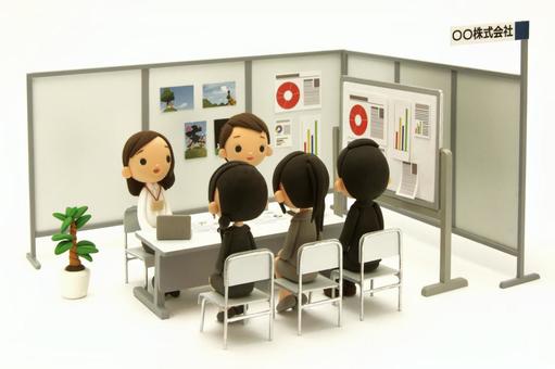 県内の2校で企業説明会を行いました。